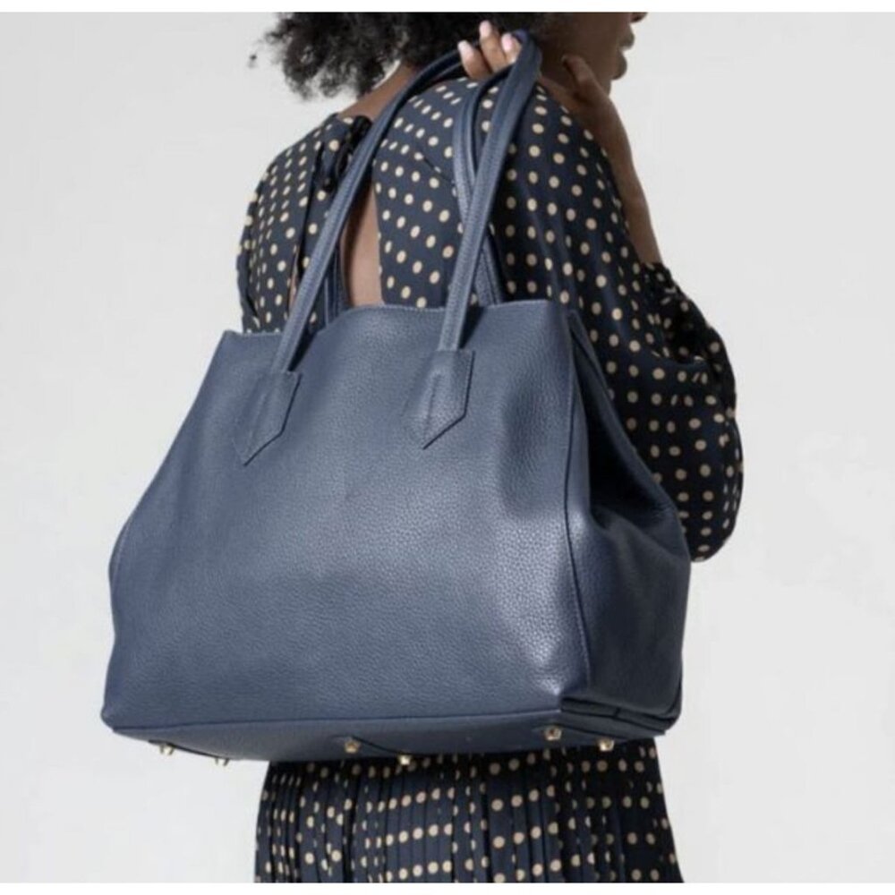 Sophisticated Blue Leather Tote Bag with Spacious Design